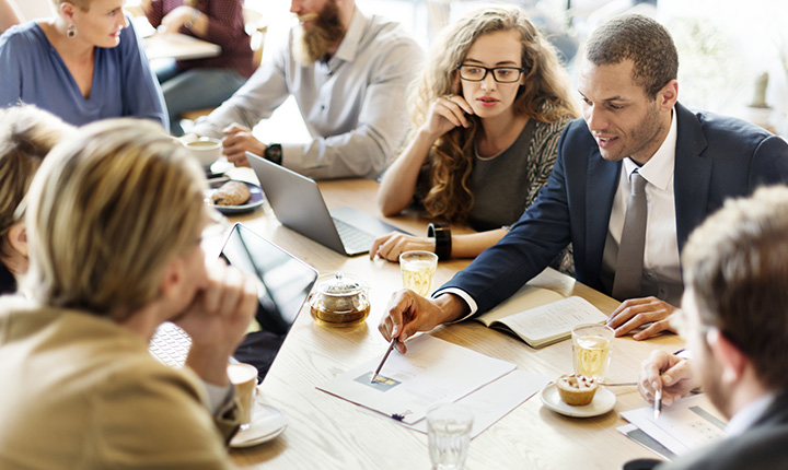 Marketing team members conducting meeting at cafe